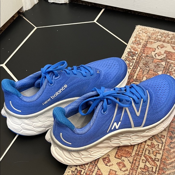 New Balance Women's Fresh Foam x More v4 - Picture 3 of 8